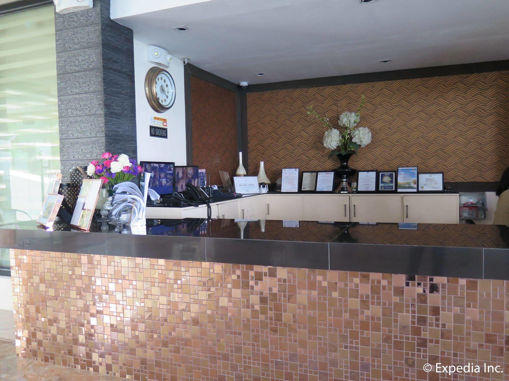 Splash Suites Hotel Tagaytay Cagayuan Екстер'єр фото