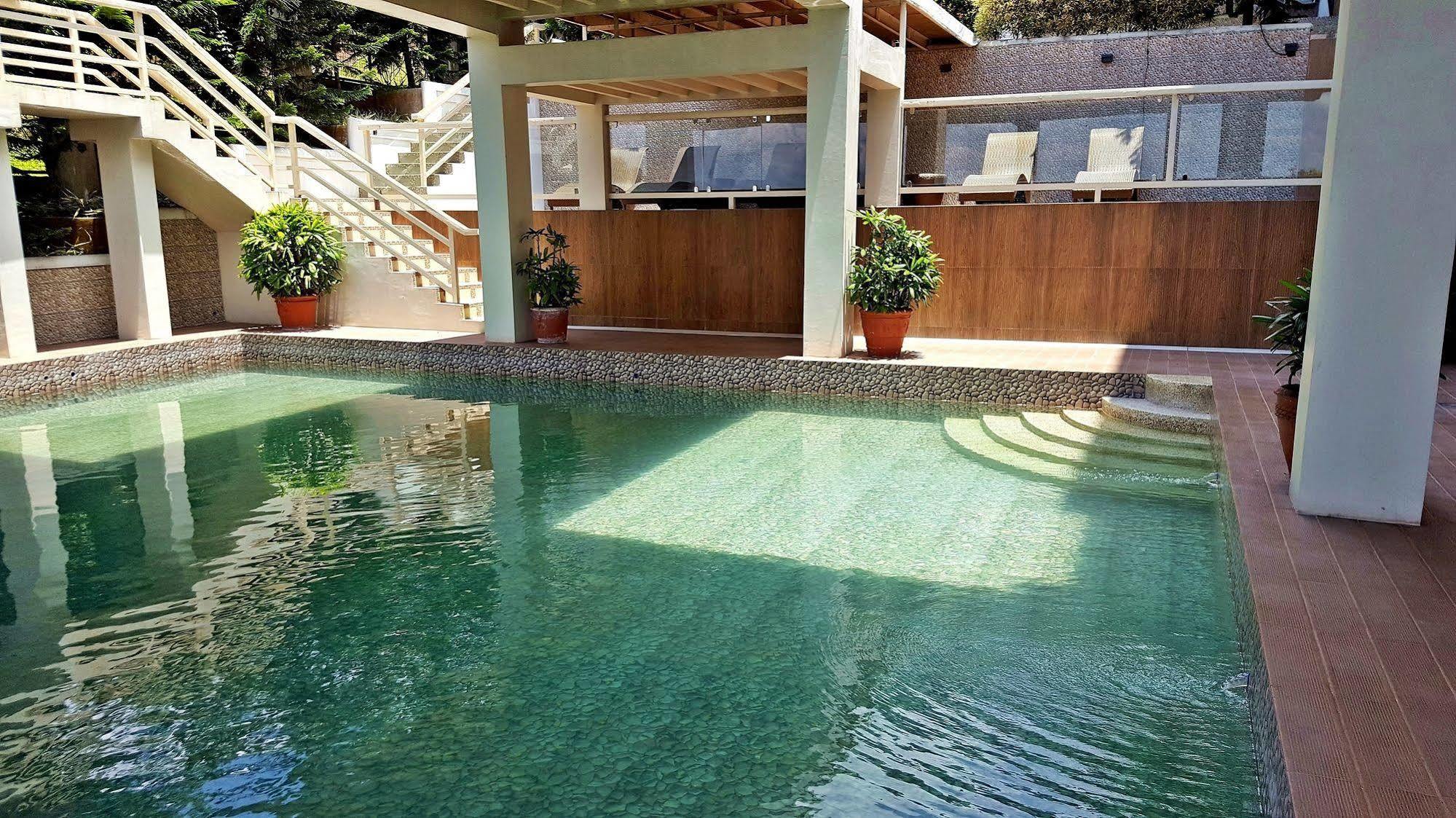 Splash Suites Hotel Tagaytay Cagayuan Екстер'єр фото