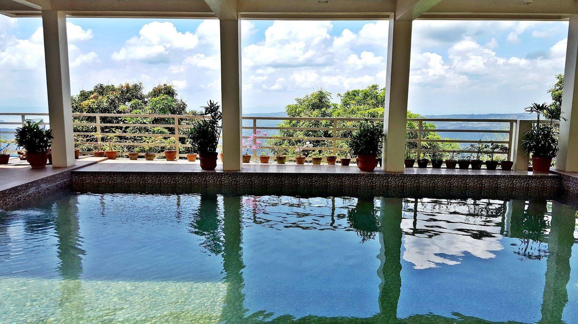 Splash Suites Hotel Tagaytay Cagayuan Екстер'єр фото