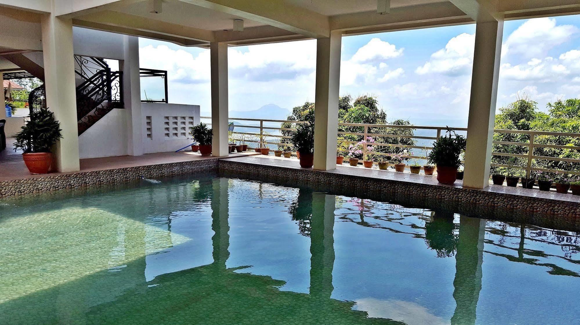 Splash Suites Hotel Tagaytay Cagayuan Екстер'єр фото
