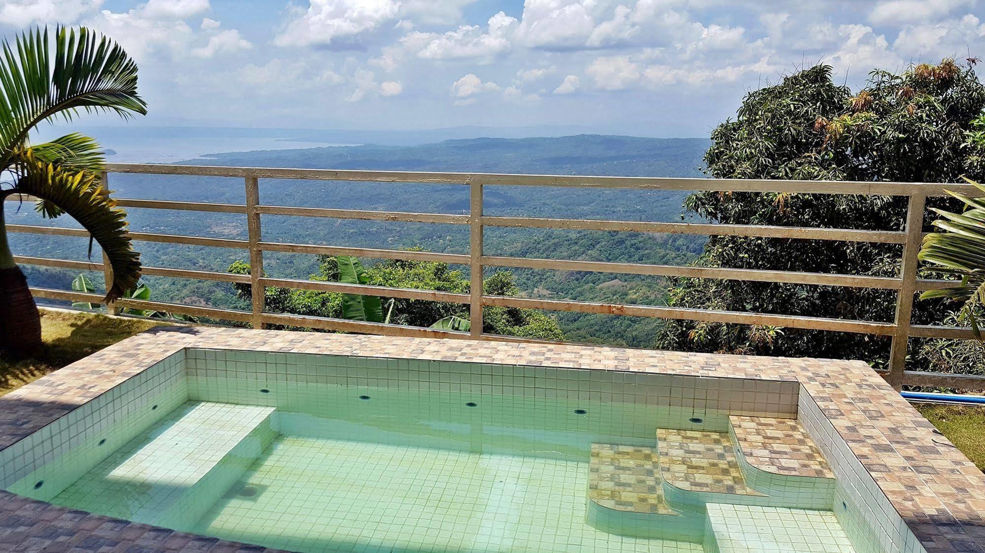 Splash Suites Hotel Tagaytay Cagayuan Екстер'єр фото
