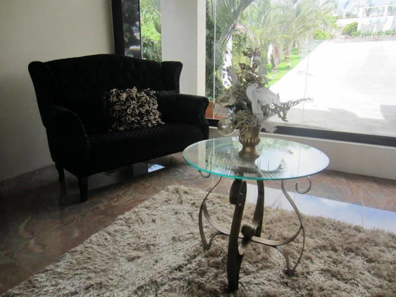 Splash Suites Hotel Tagaytay Cagayuan Екстер'єр фото