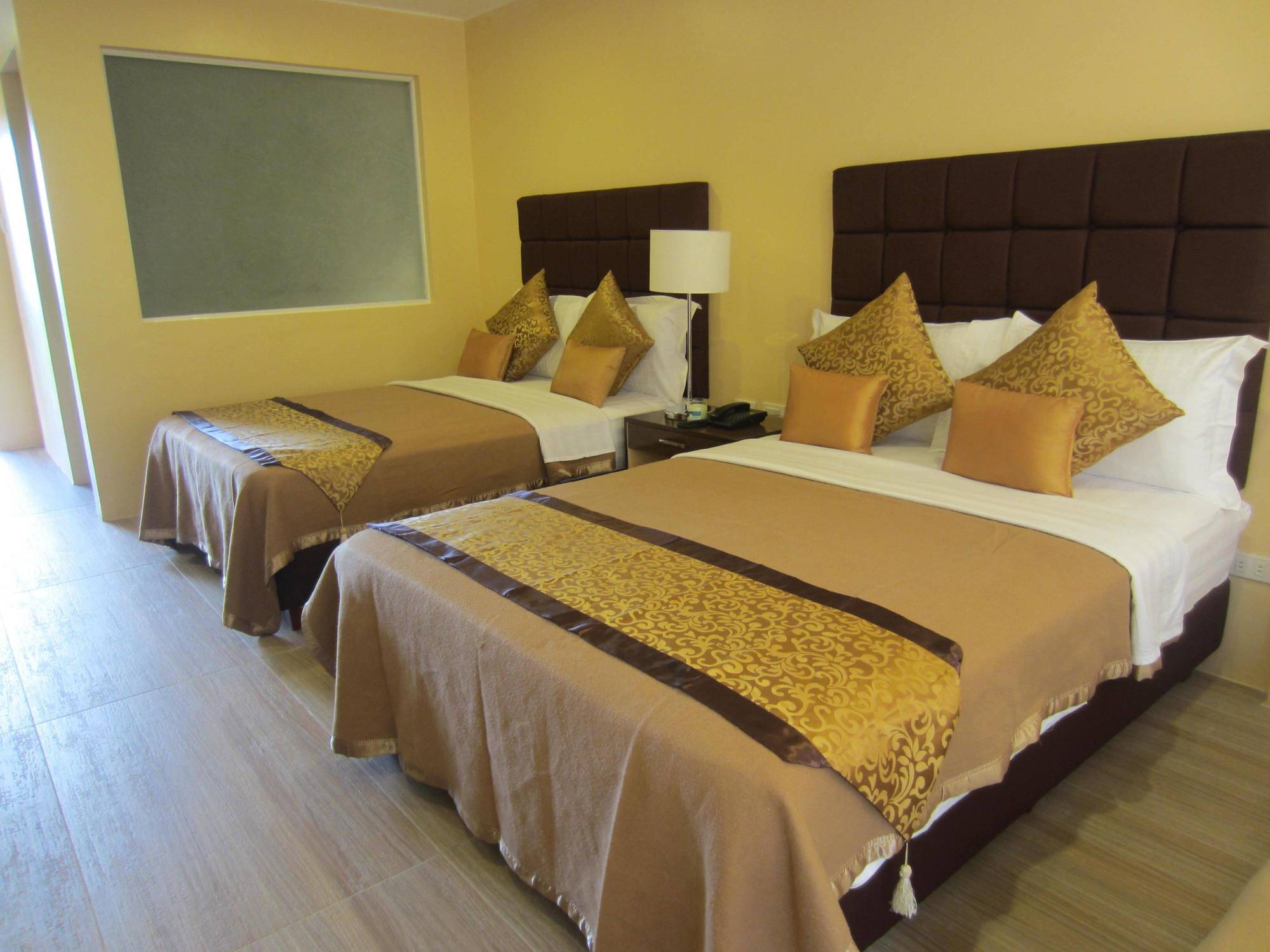 Splash Suites Hotel Tagaytay Cagayuan Екстер'єр фото